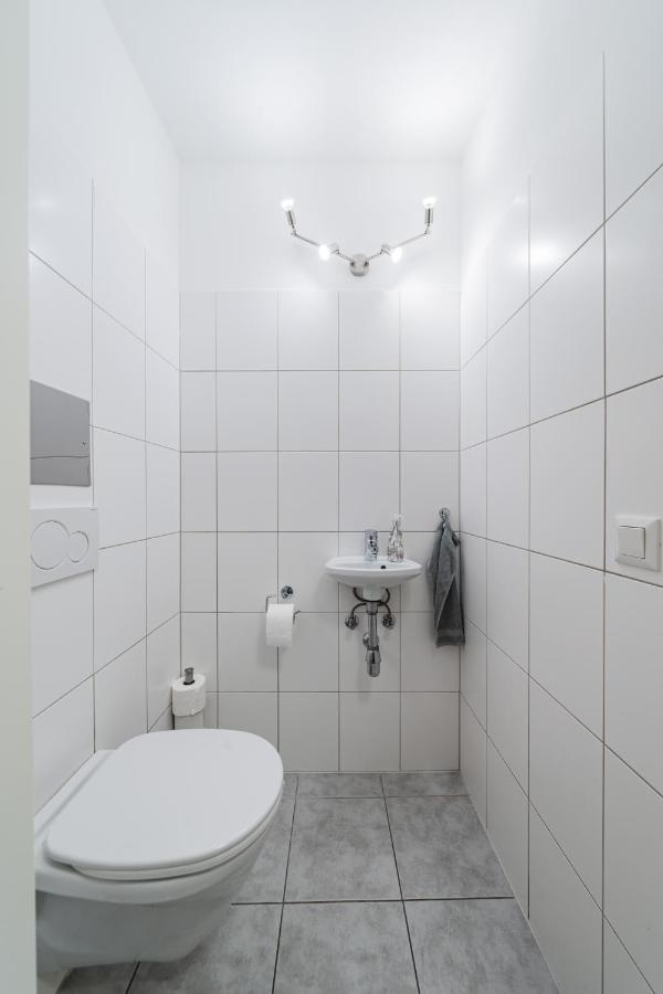 Modernes Appartement Nahe U-Bahn Und Schoenbrunn Вена Экстерьер фото